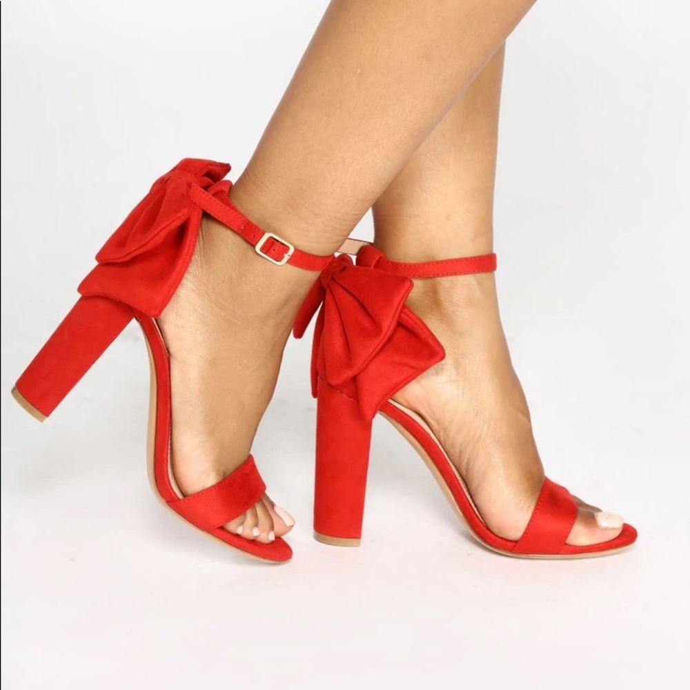 red heel fashion nova